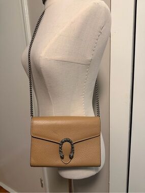 Gucci Tan Pebbled Leather Crossbody with Double Tiger Head Class (COA )